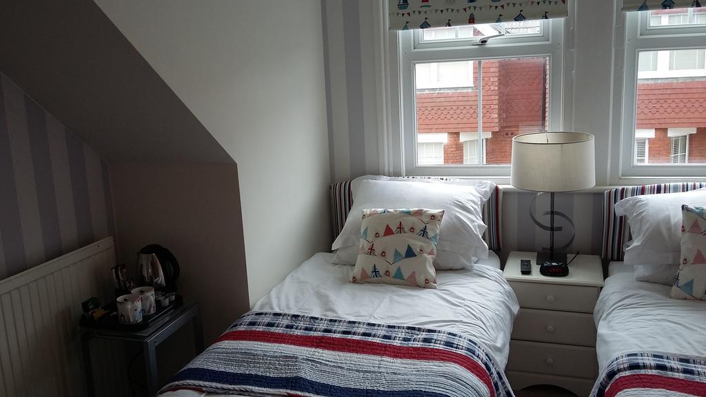 Cambridge House Guest House Eastbourne Room photo