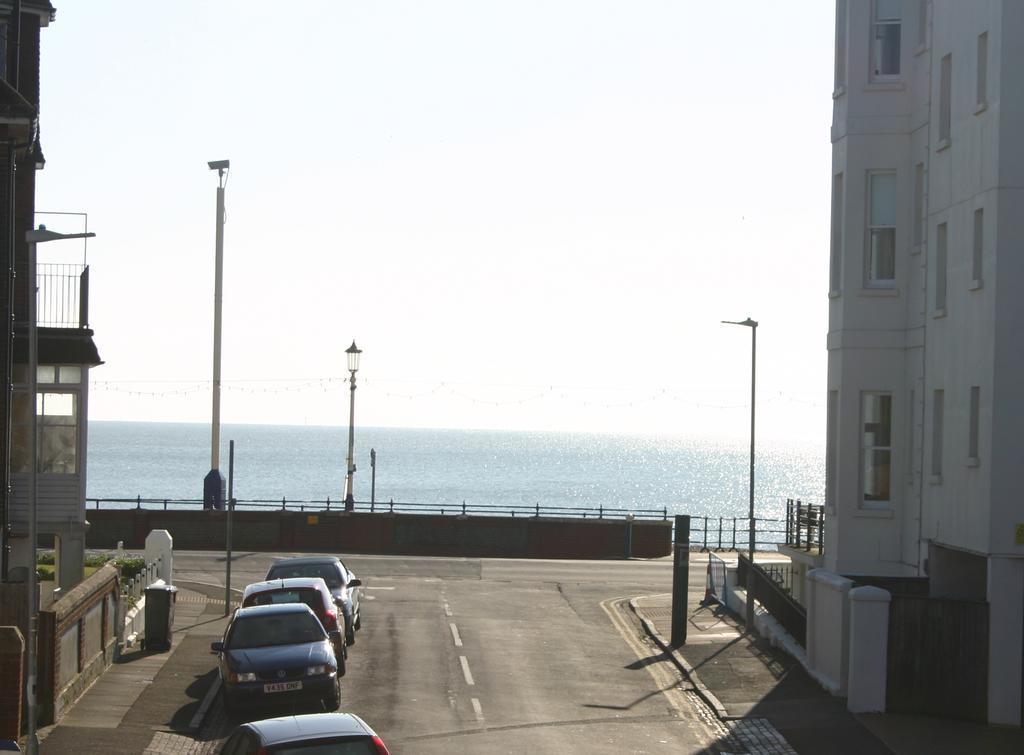 Cambridge House Guest House Eastbourne Exterior photo
