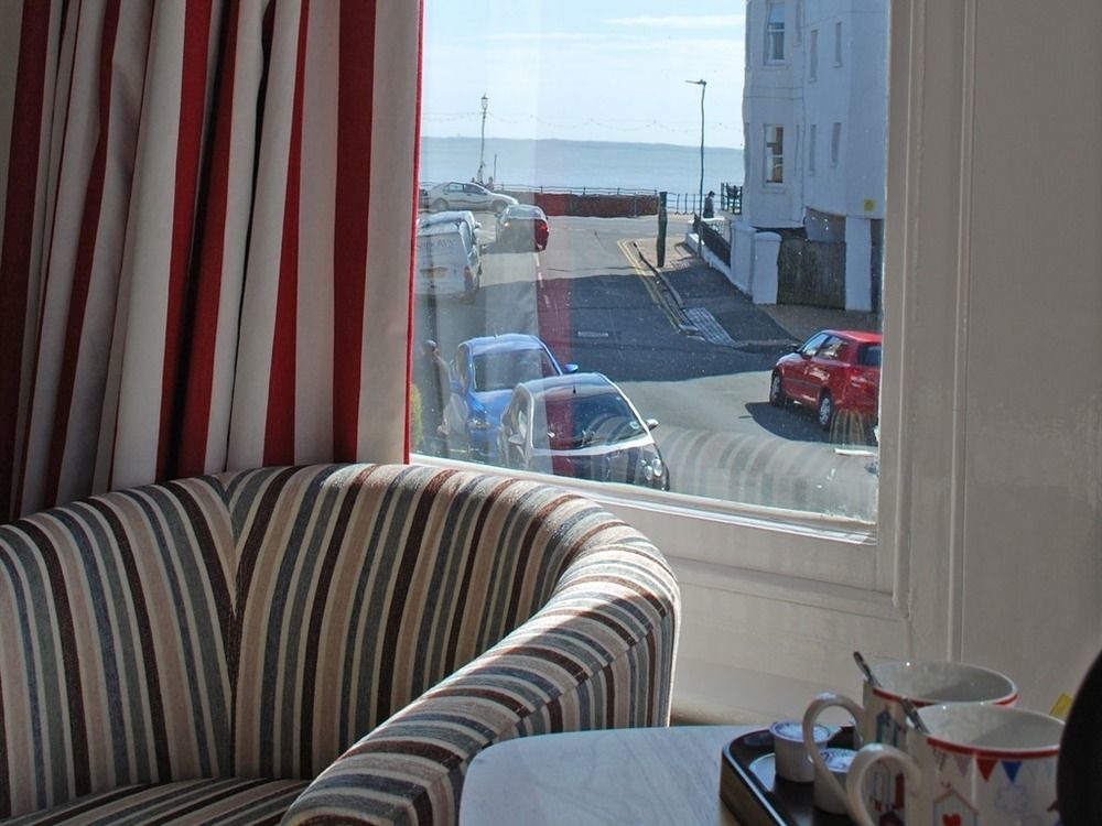 Cambridge House Guest House Eastbourne Exterior photo